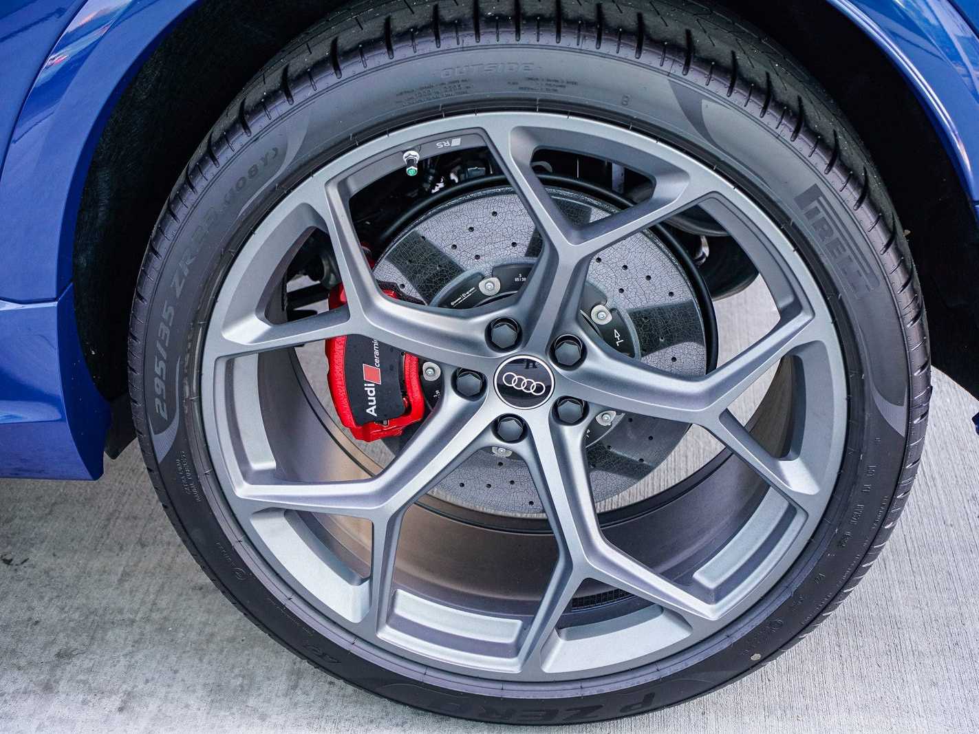 Thumbnail: 2025 Audi RS Q8 - 27