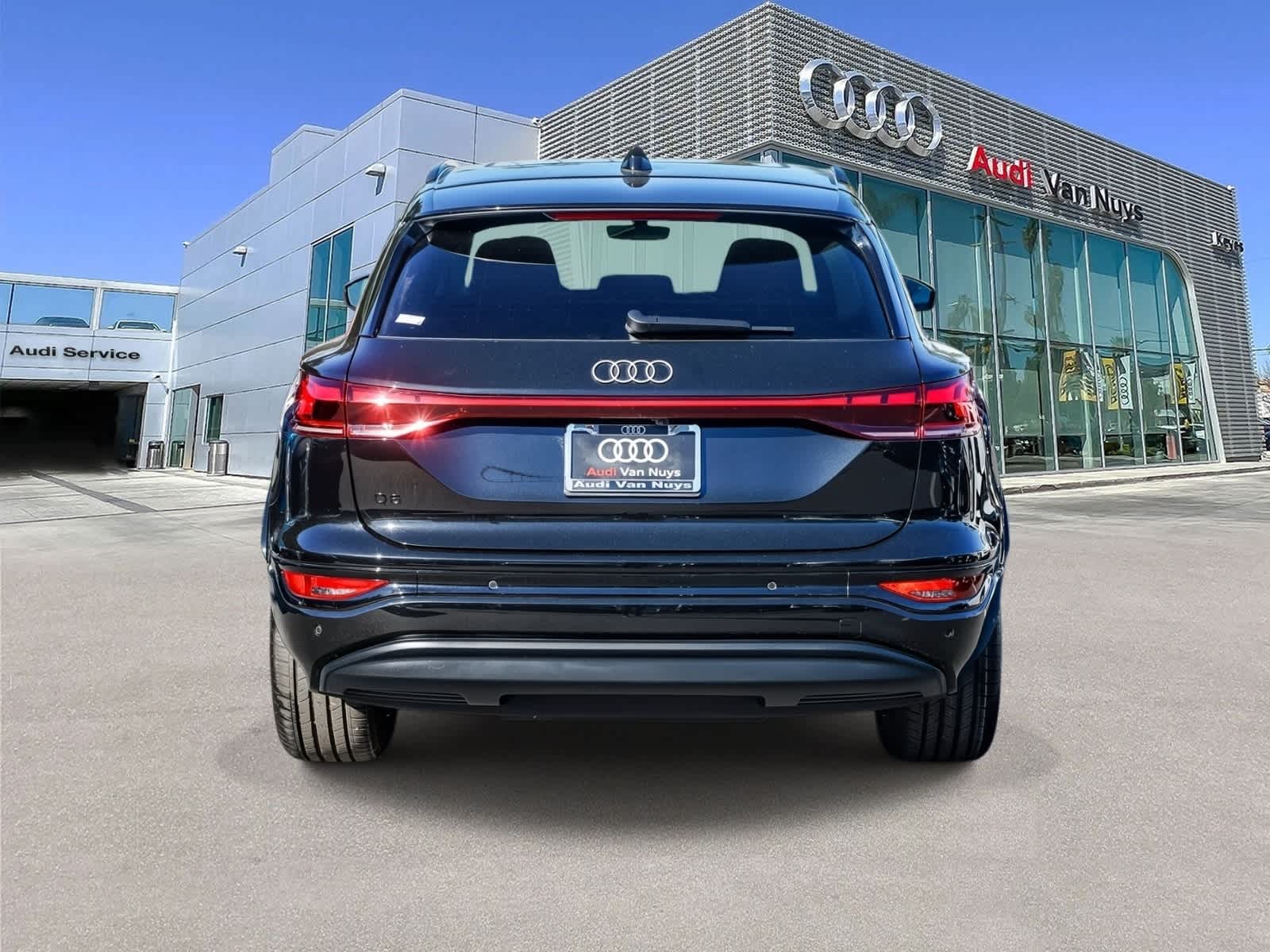 Thumbnail: 2025 Audi Q6 e-tron - 3