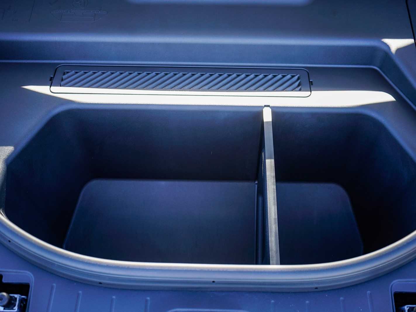 Thumbnail: 2025 Audi Q6 e-tron - 27