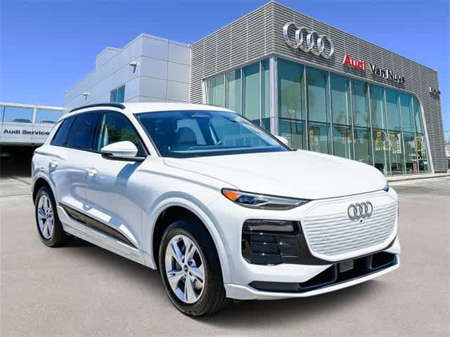 Thumbnail: 2025 Audi Q6 e-tron - 5