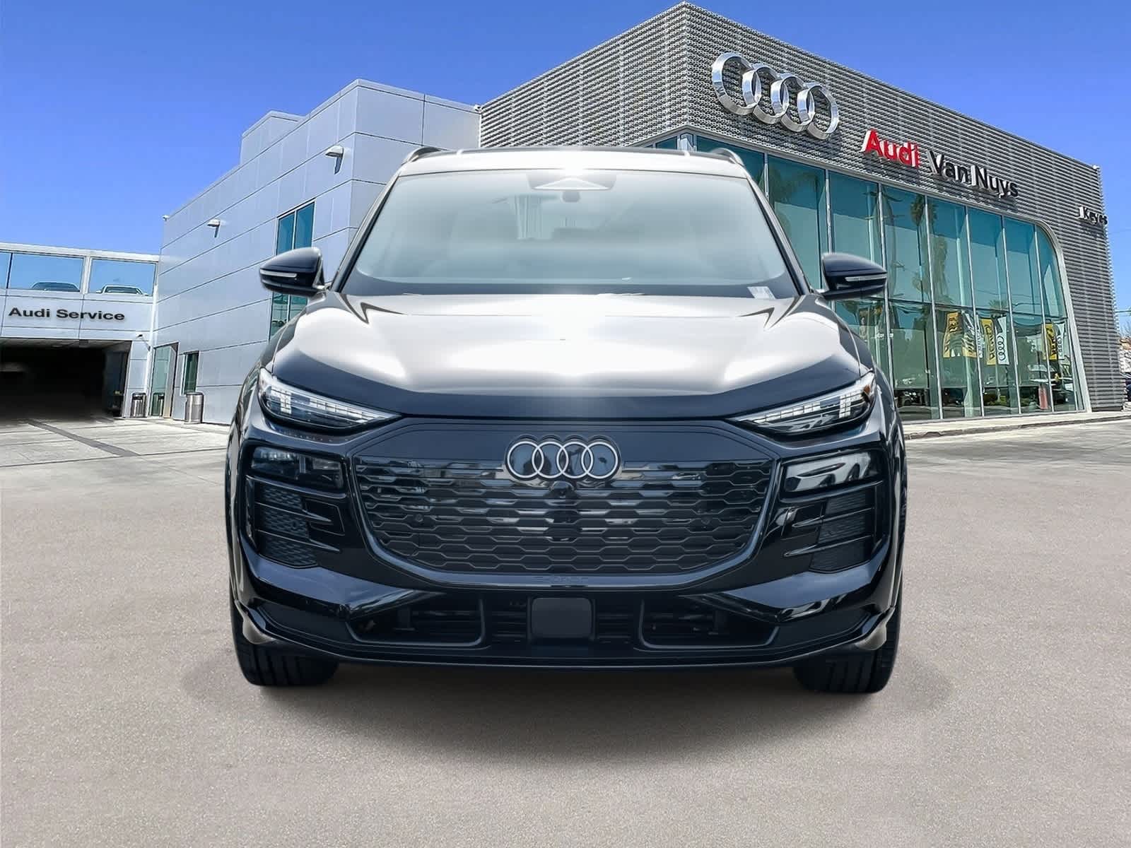 Thumbnail: 2025 Audi Q6 e-tron - 6