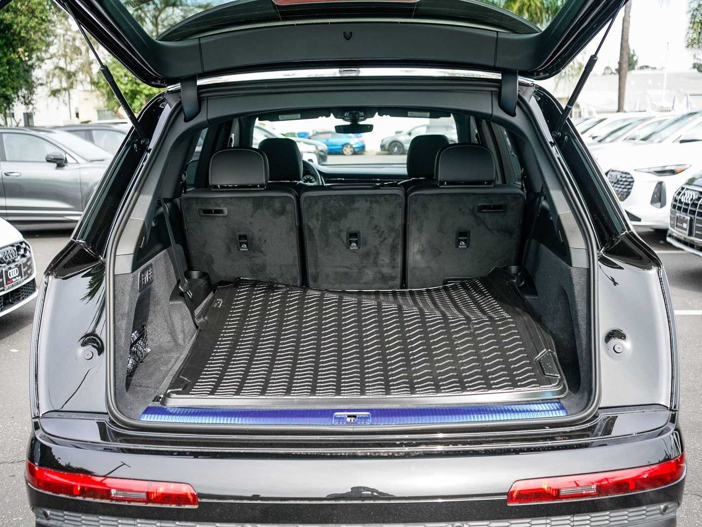 Thumbnail: 2026 Audi Q7 - 27