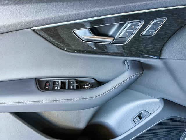 Thumbnail: 2025 Audi Q7 - 22