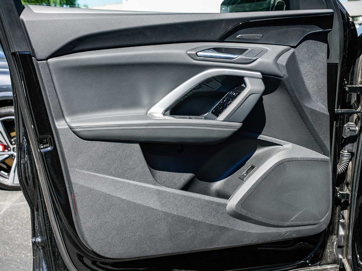 Thumbnail: 2025 Audi Q5 - 19