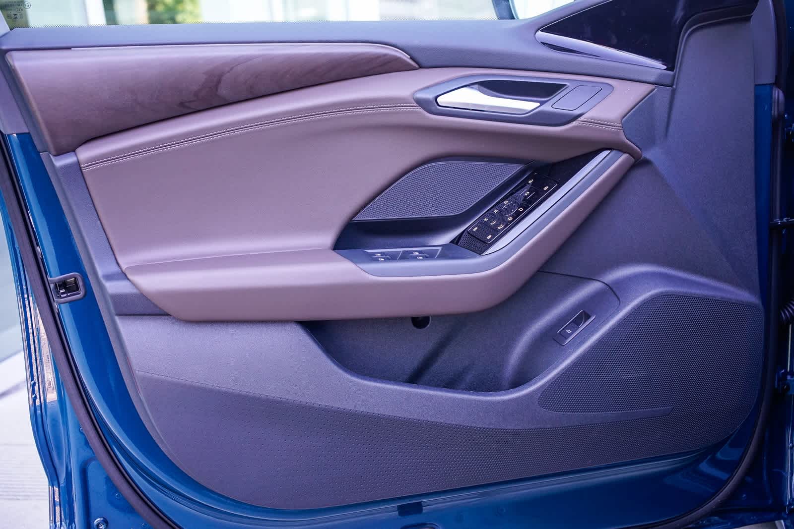 Thumbnail: 2025 Audi e-tron S - 19