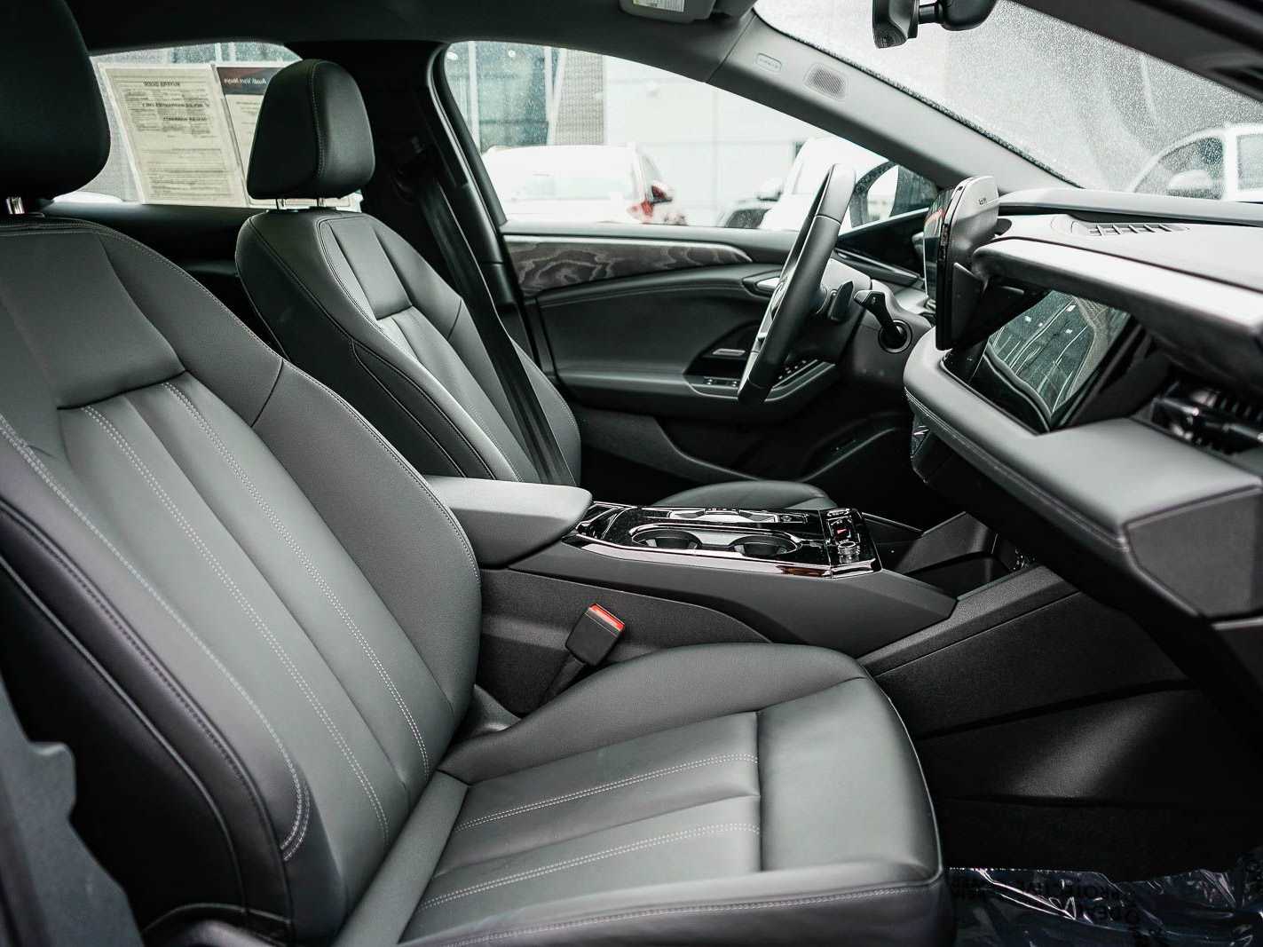 Thumbnail: 2025 Audi e-tron - 16