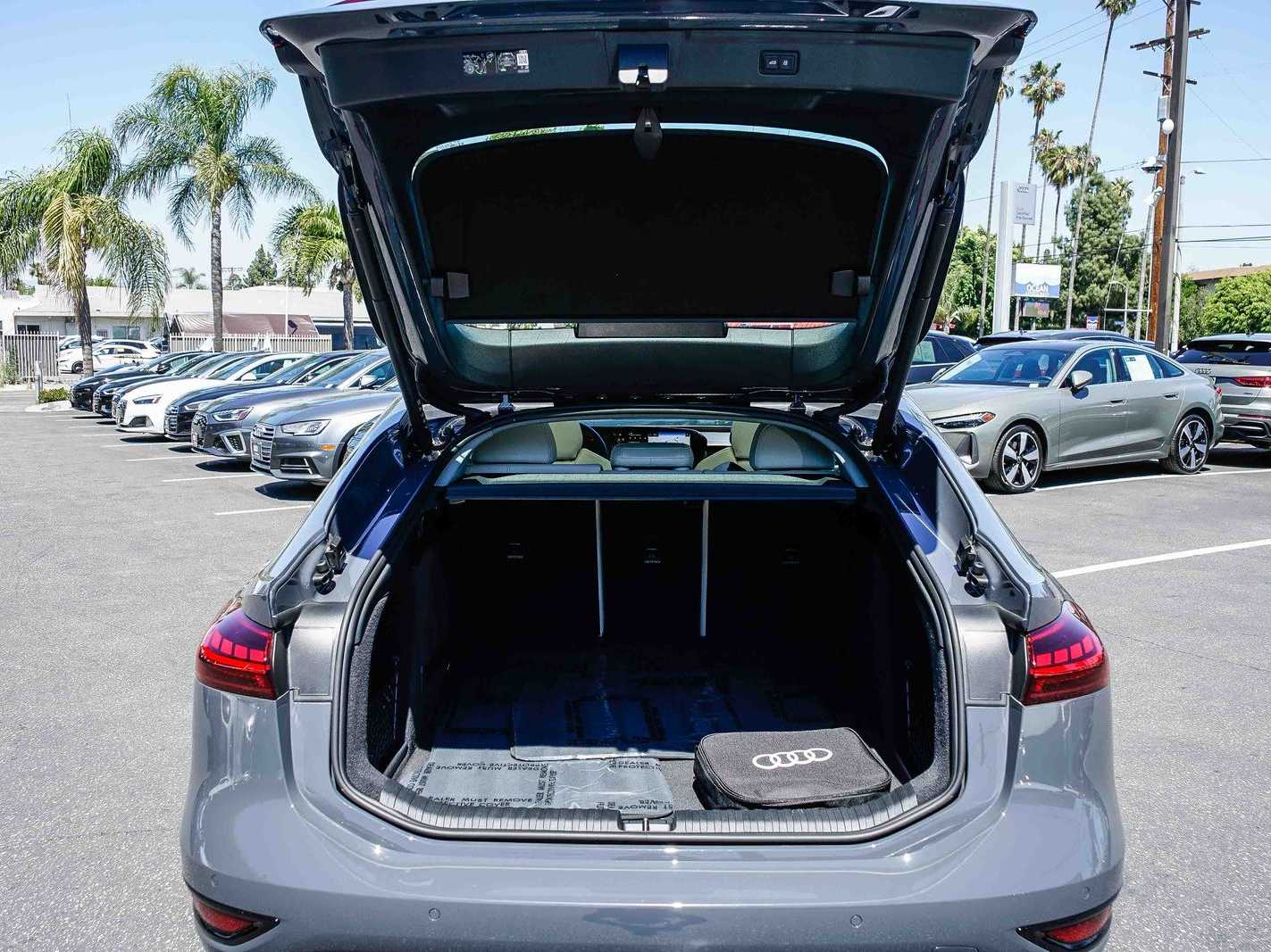 Thumbnail: 2025 Audi e-tron - 26