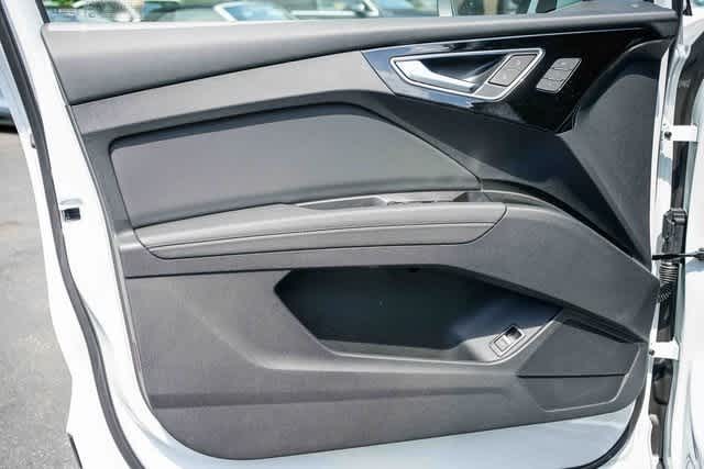 Thumbnail: 2026 Audi Q4 e-tron - 19