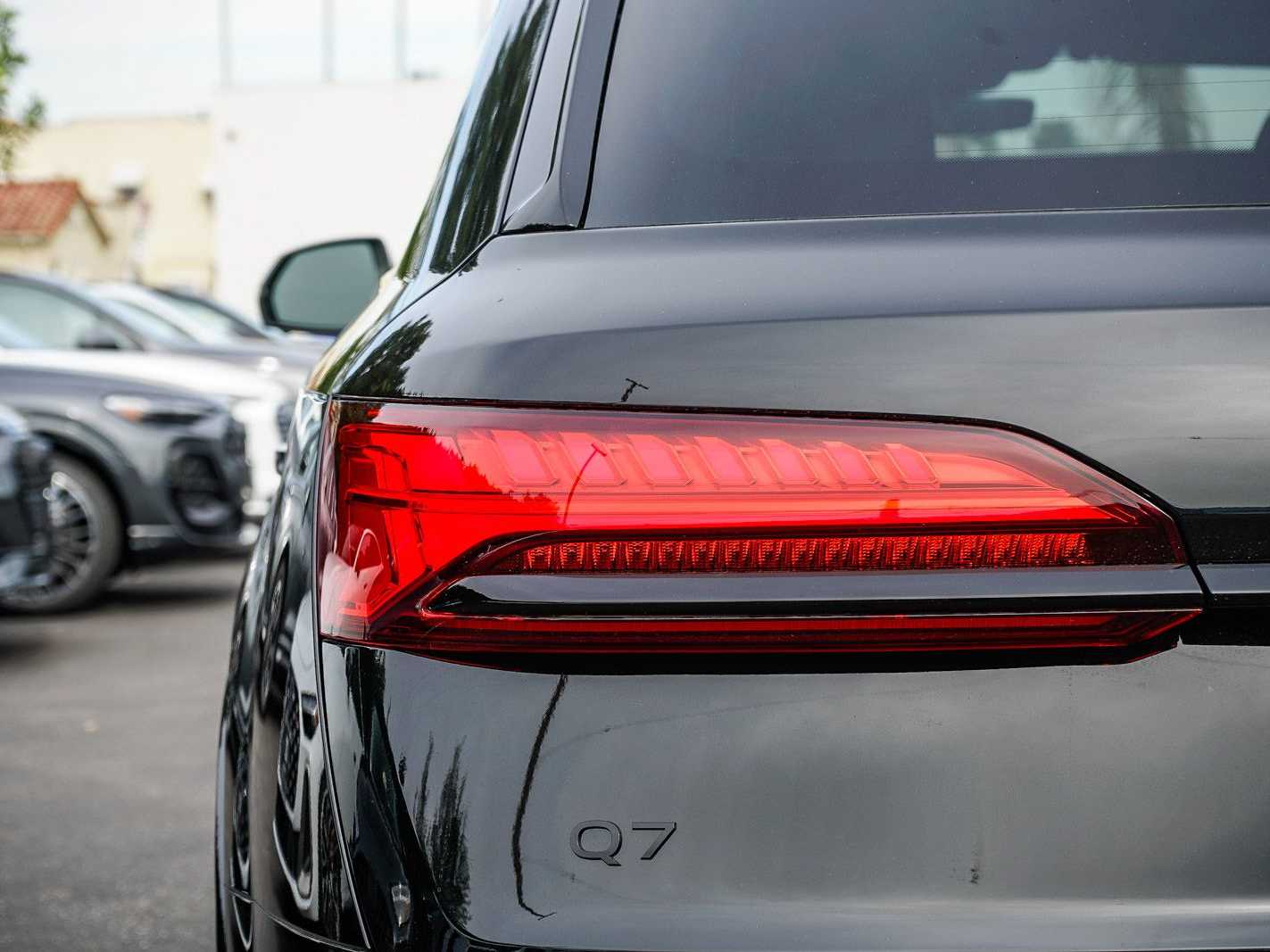 Thumbnail: 2026 Audi Q7 - 9