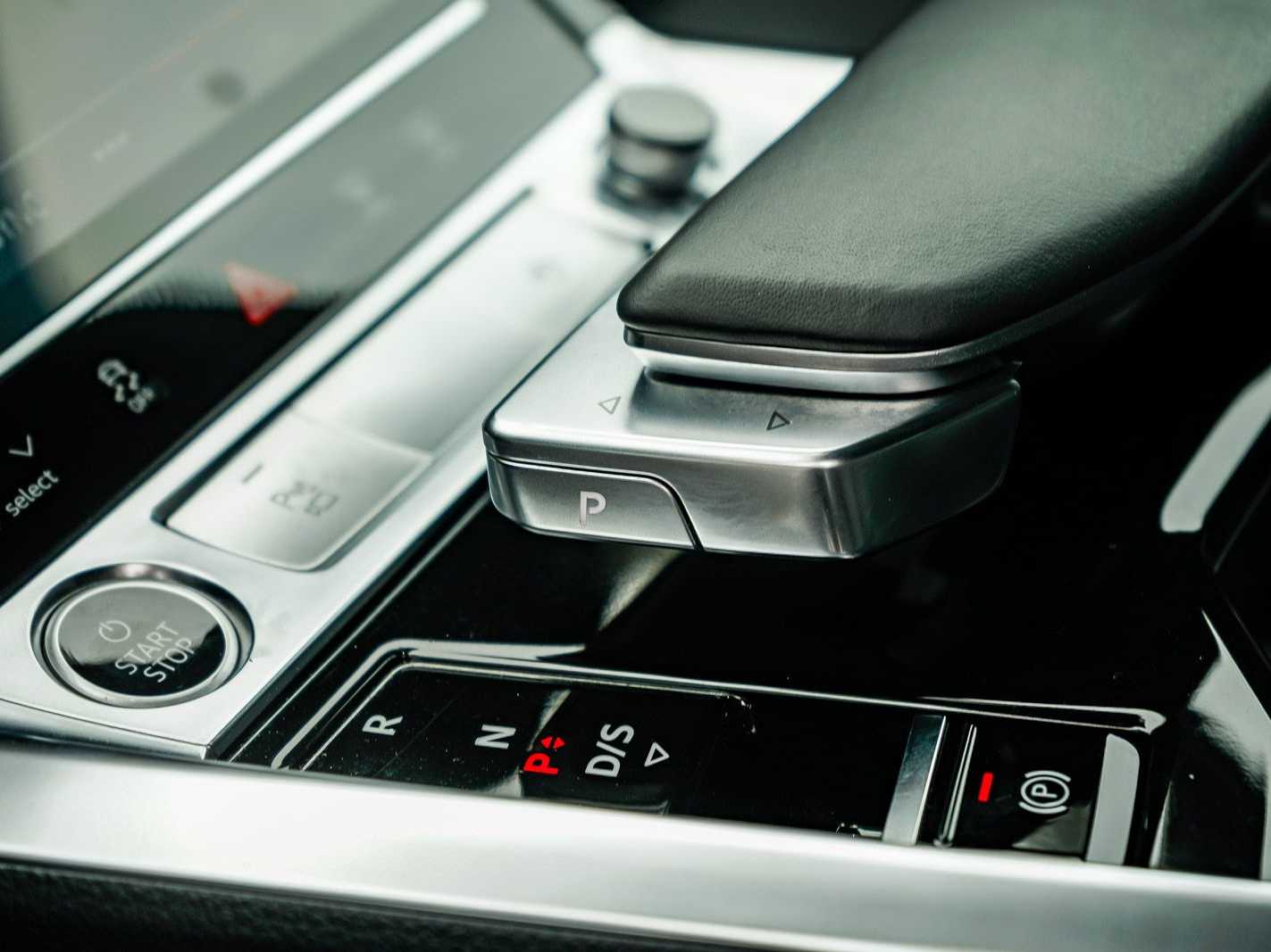 Thumbnail: 2024 Audi Q8 e-tron - 21