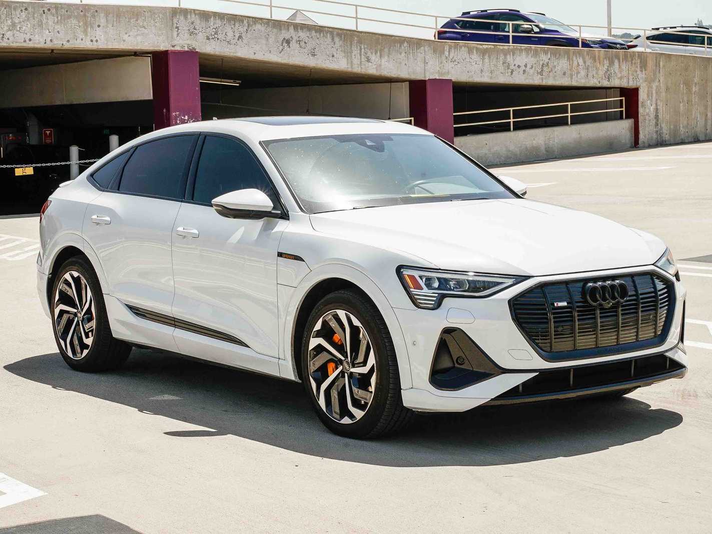 Thumbnail: 2023 Audi e-tron S - 5