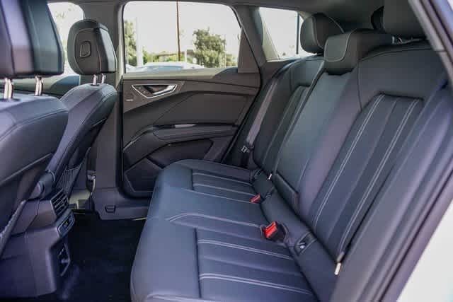 Thumbnail: 2026 Audi Q4 e-tron - 18