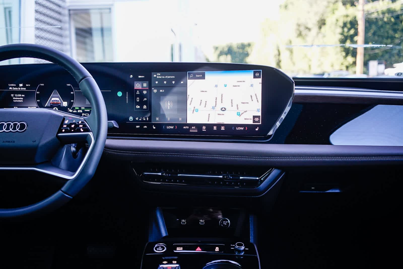 Thumbnail: 2025 Audi e-tron S - 13