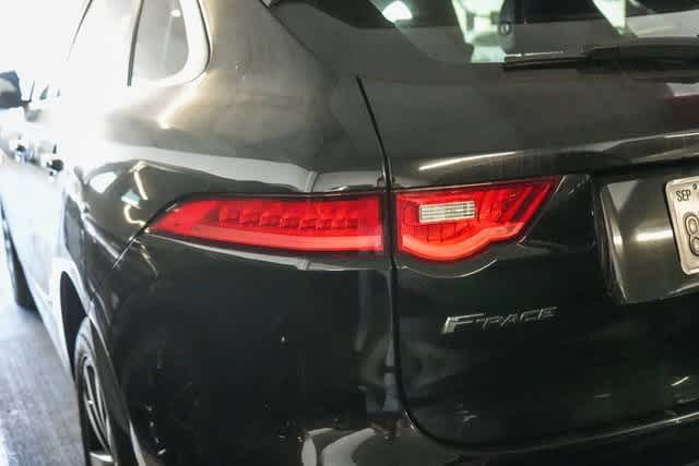 Thumbnail: 2019 Jaguar F-Pace - 9