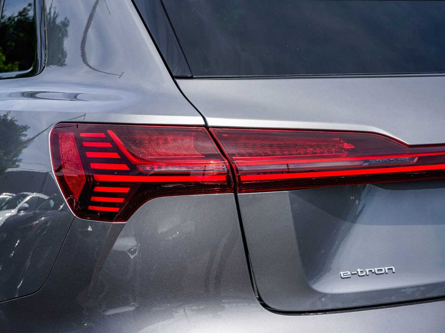 Thumbnail: 2023 Audi e-tron - 9