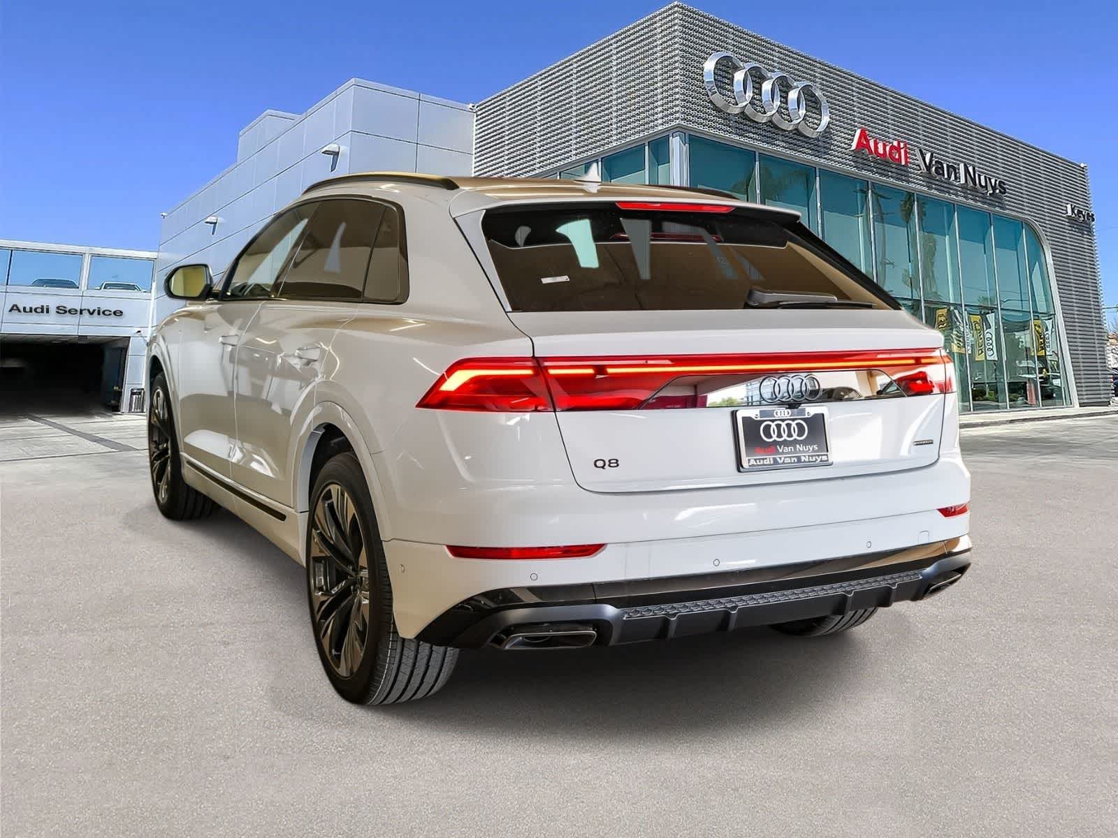 Thumbnail: 2026 Audi Q8 - 6