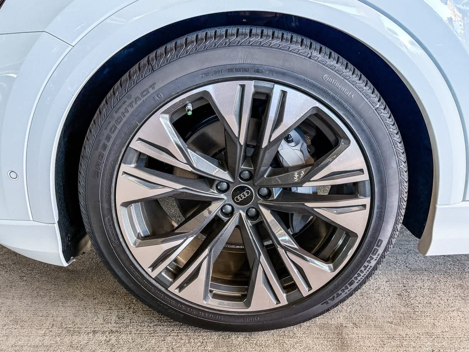 Thumbnail: 2026 Audi Q8 - 9