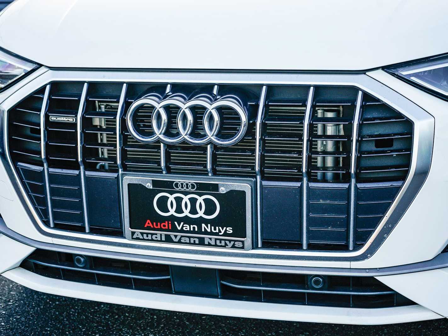 Thumbnail: 2023 Audi Q3 - 8