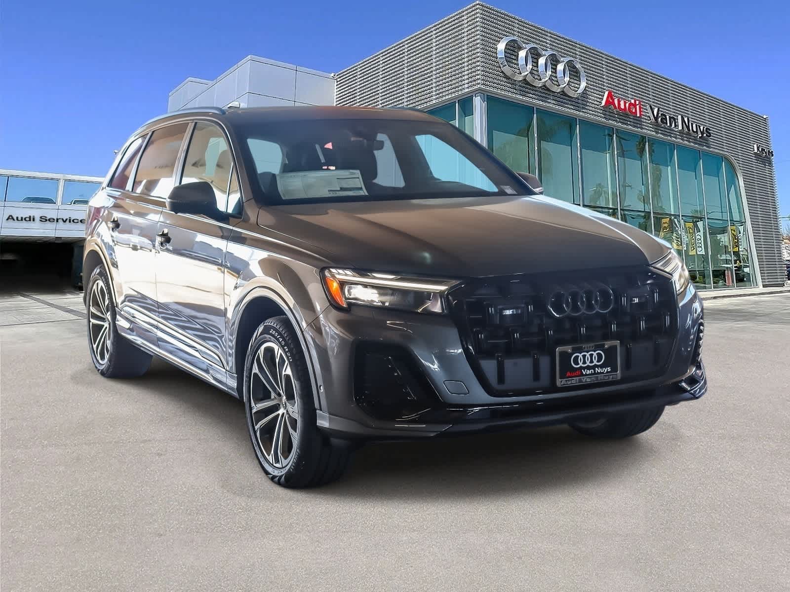 Thumbnail: 2026 Audi Q7 - 3