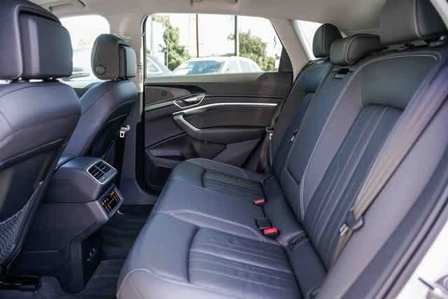 Thumbnail: 2022 Audi e-tron - 18