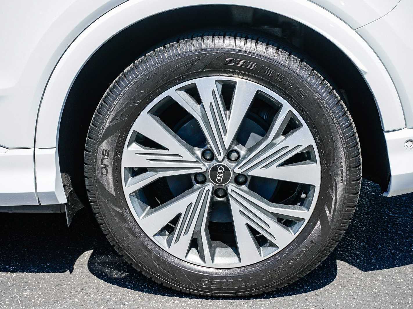 Thumbnail: 2023 Audi Q4 e-tron - 10