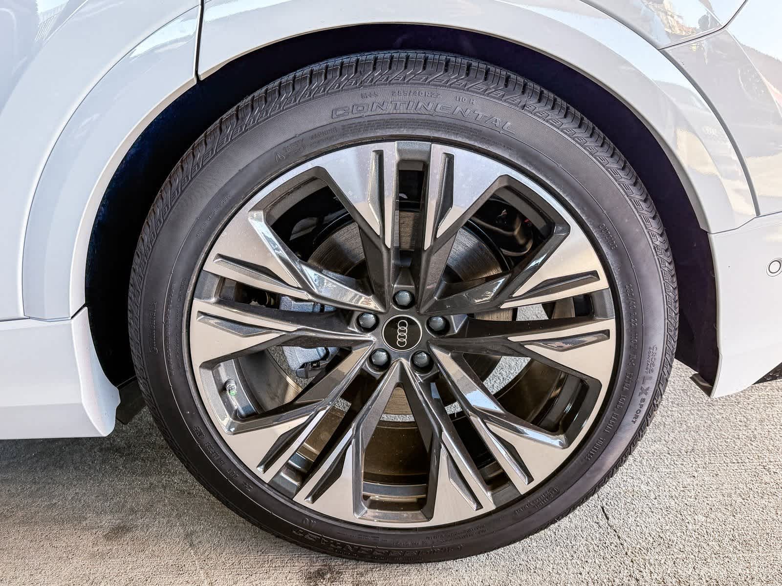 Thumbnail: 2026 Audi Q8 - 8