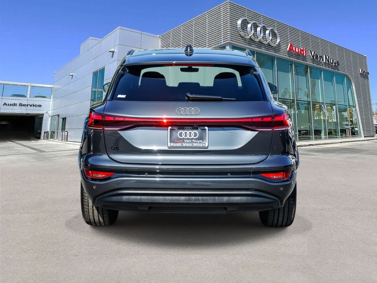 Thumbnail: 2025 Audi Q6 e-tron - 3