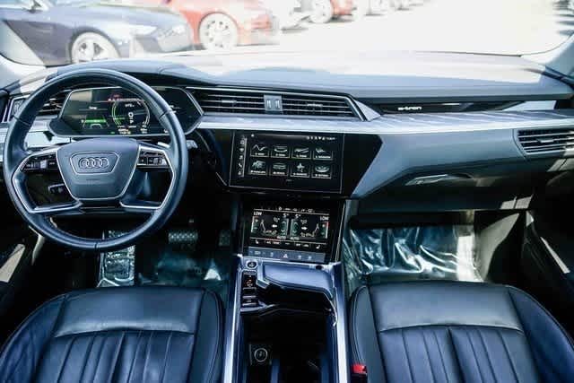 Thumbnail: 2022 Audi e-tron - 12