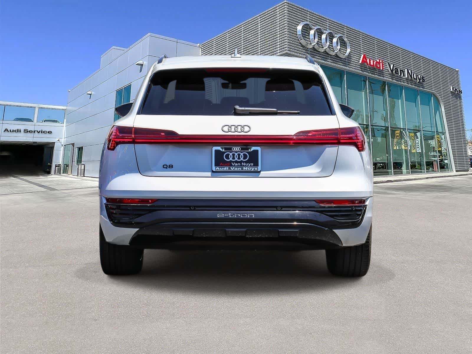 Thumbnail: 2024 Audi Q8 e-tron - 3
