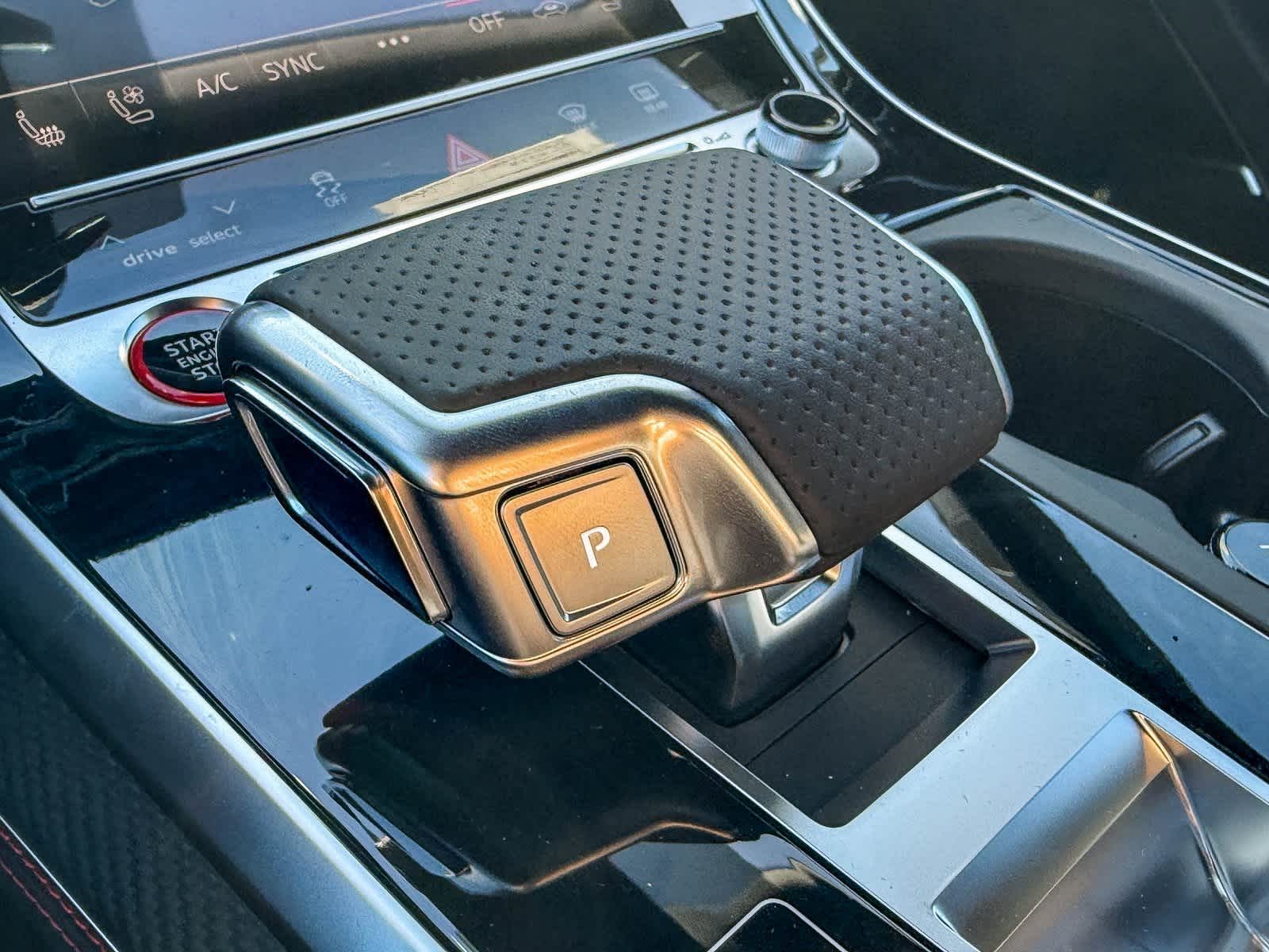 Thumbnail: 2025 Audi RS Q8 - 24