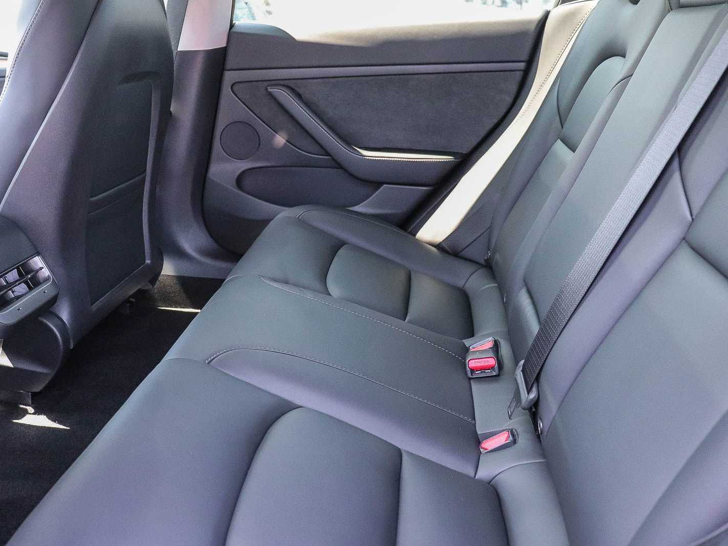 Thumbnail: 2023 Tesla Model 3 - 18