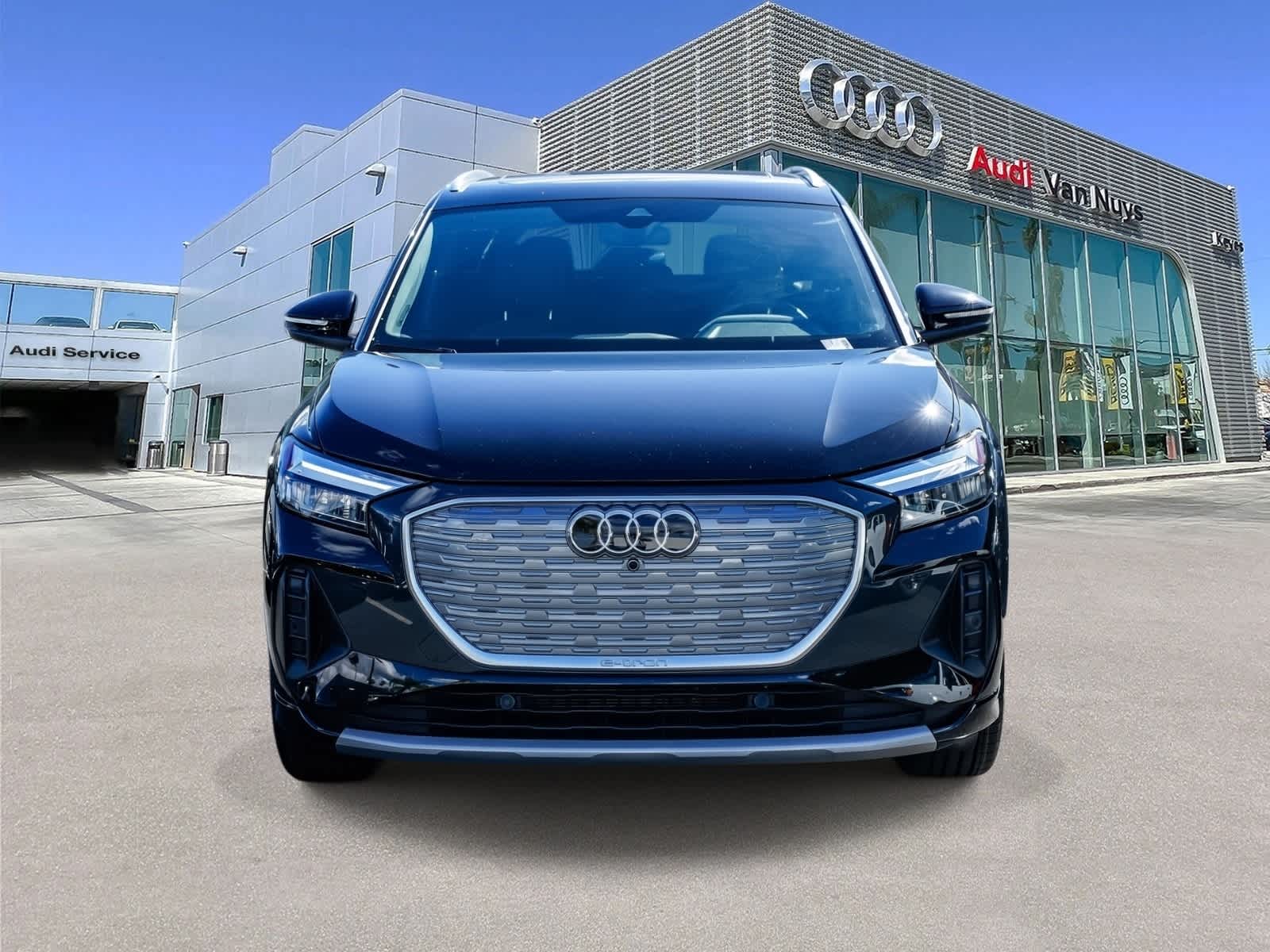 Thumbnail: 2023 Audi Q4 e-tron - 6