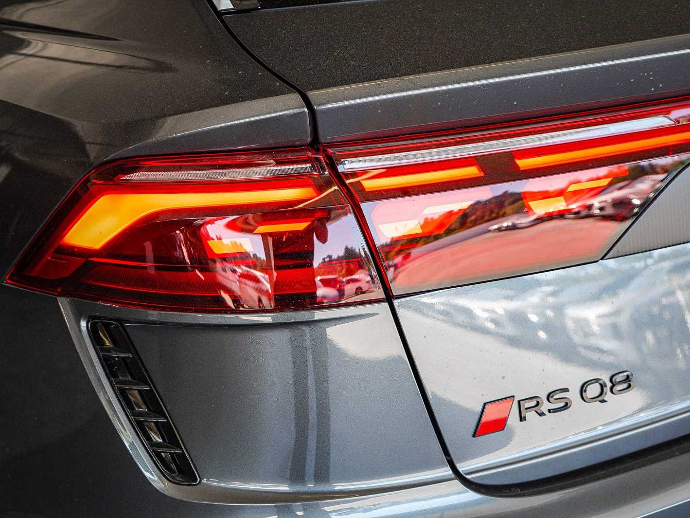 Thumbnail: 2026 Audi RS Q8 - 7