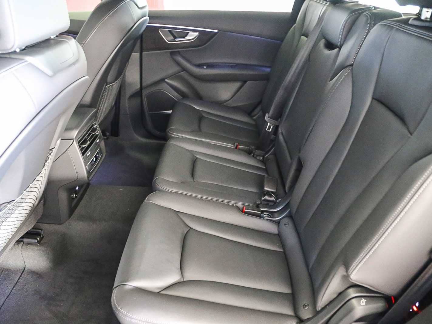 Thumbnail: 2026 Audi Q7 - 18