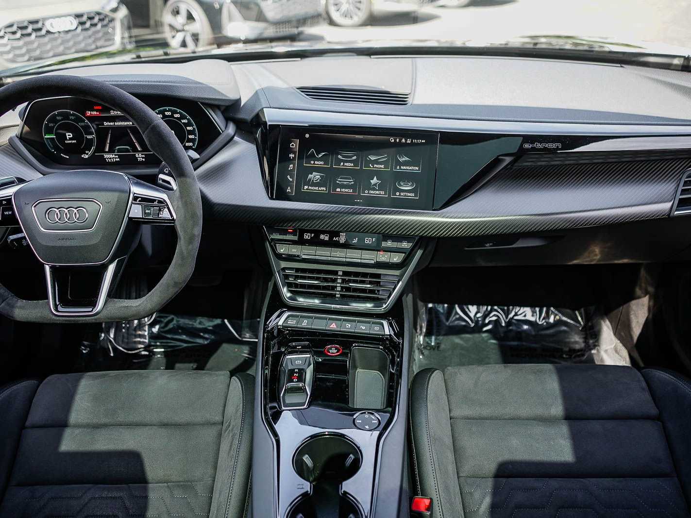 Thumbnail: 2022 Audi e-tron GT - 12