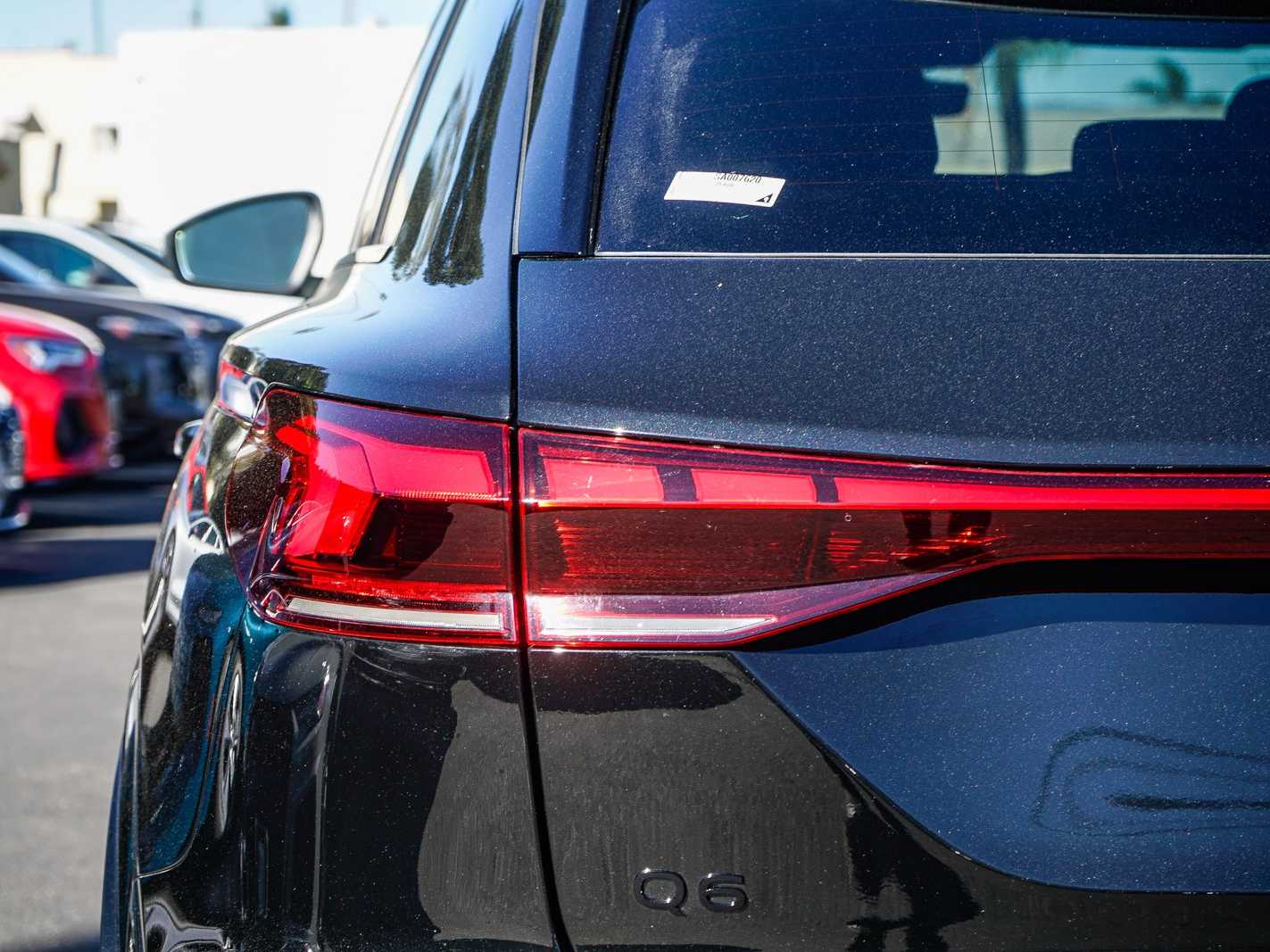 Thumbnail: 2025 Audi Q6 e-tron - 9