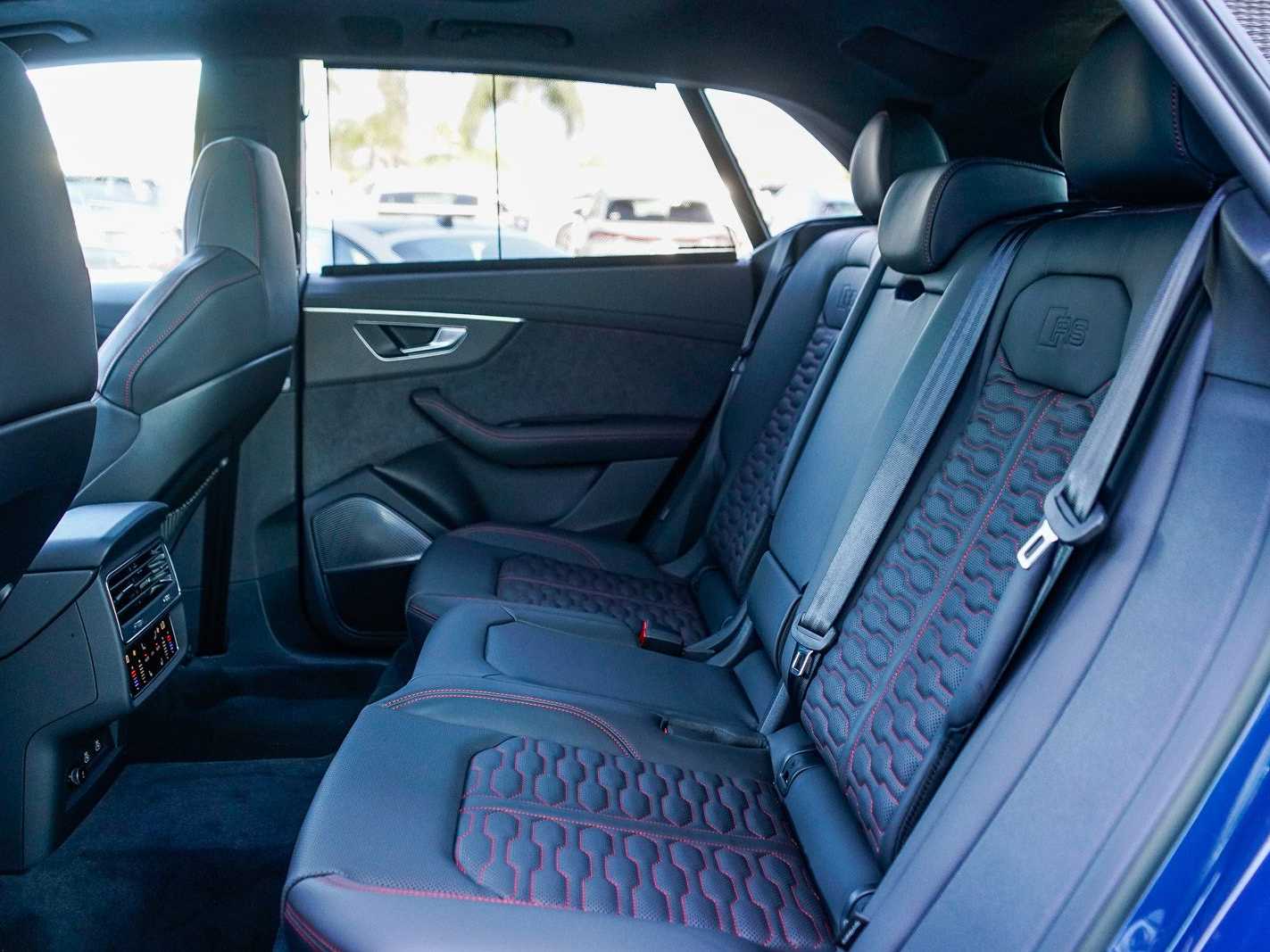 Thumbnail: 2025 Audi RS Q8 - 17