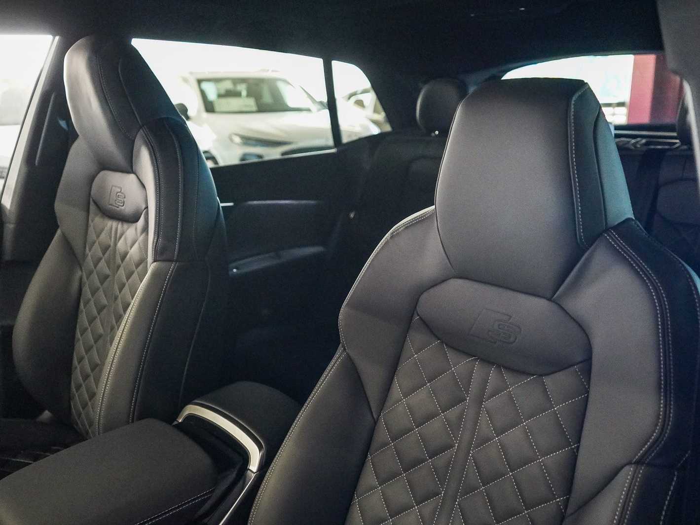 Thumbnail: 2026 Audi SQ8 - 25