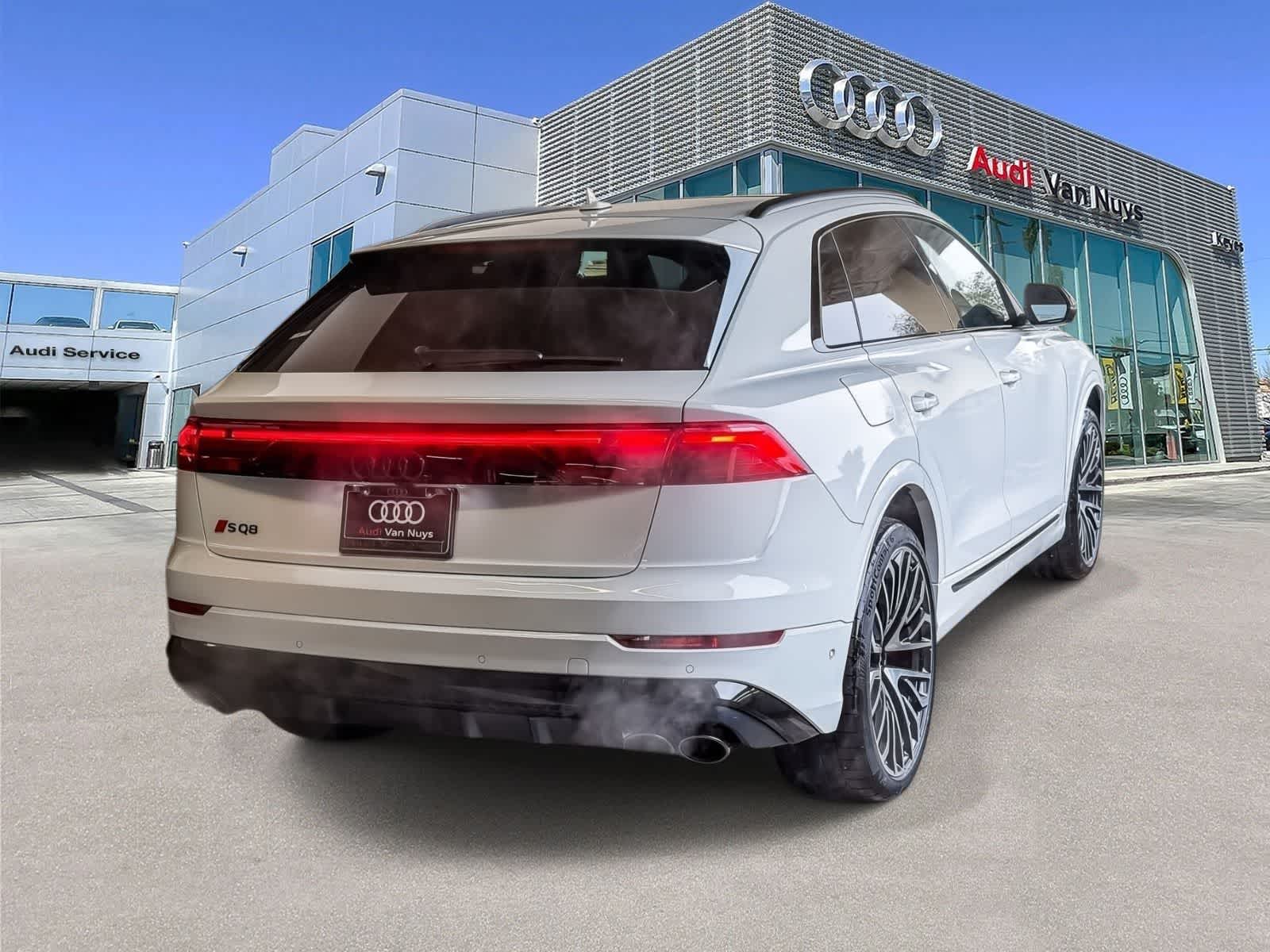 Thumbnail: 2026 Audi SQ8 - 4