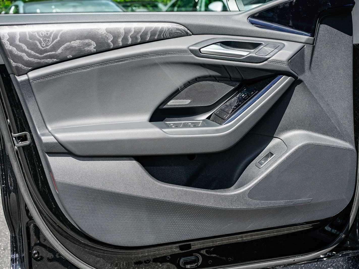 Thumbnail: 2025 Audi e-tron - 19