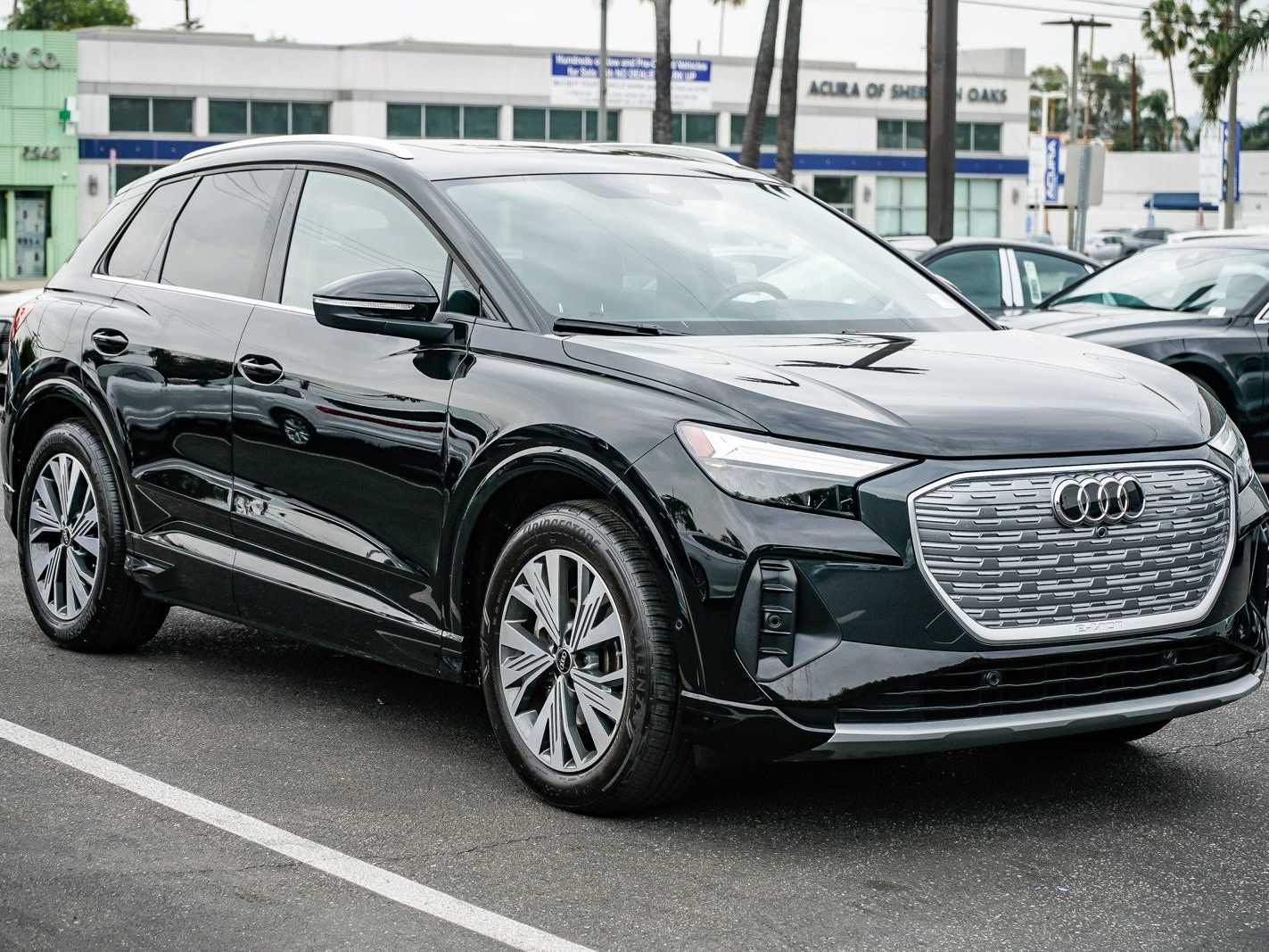 Thumbnail: 2023 Audi Q4 e-tron - 5