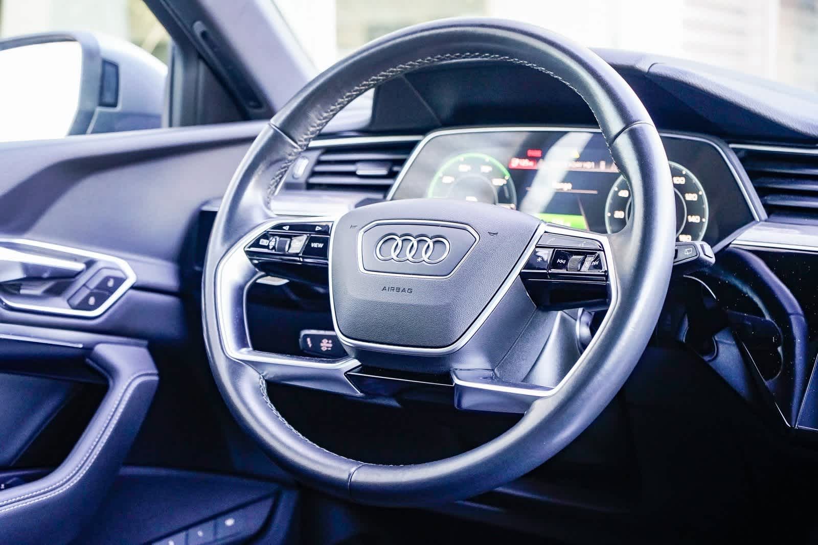 Thumbnail: 2022 Audi e-tron - 15