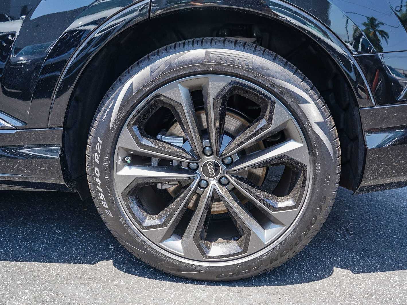 Thumbnail: 2026 Audi Q7 - 8