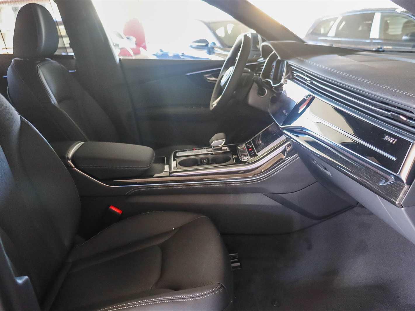 Thumbnail: 2026 Audi Q8 - 17