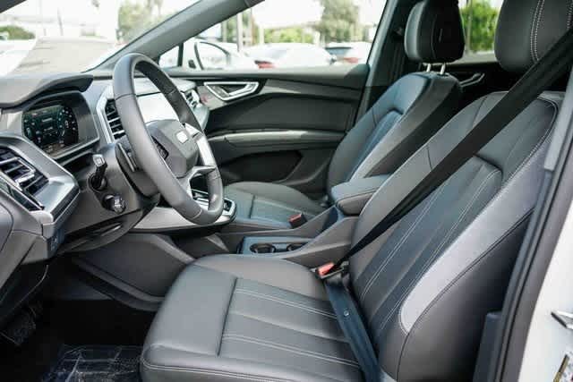 Thumbnail: 2026 Audi Q4 e-tron - 17