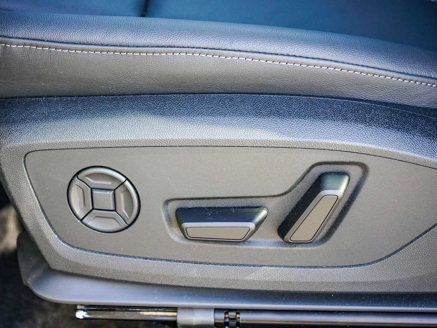 Thumbnail: 2025 Audi Q6 e-tron - 20