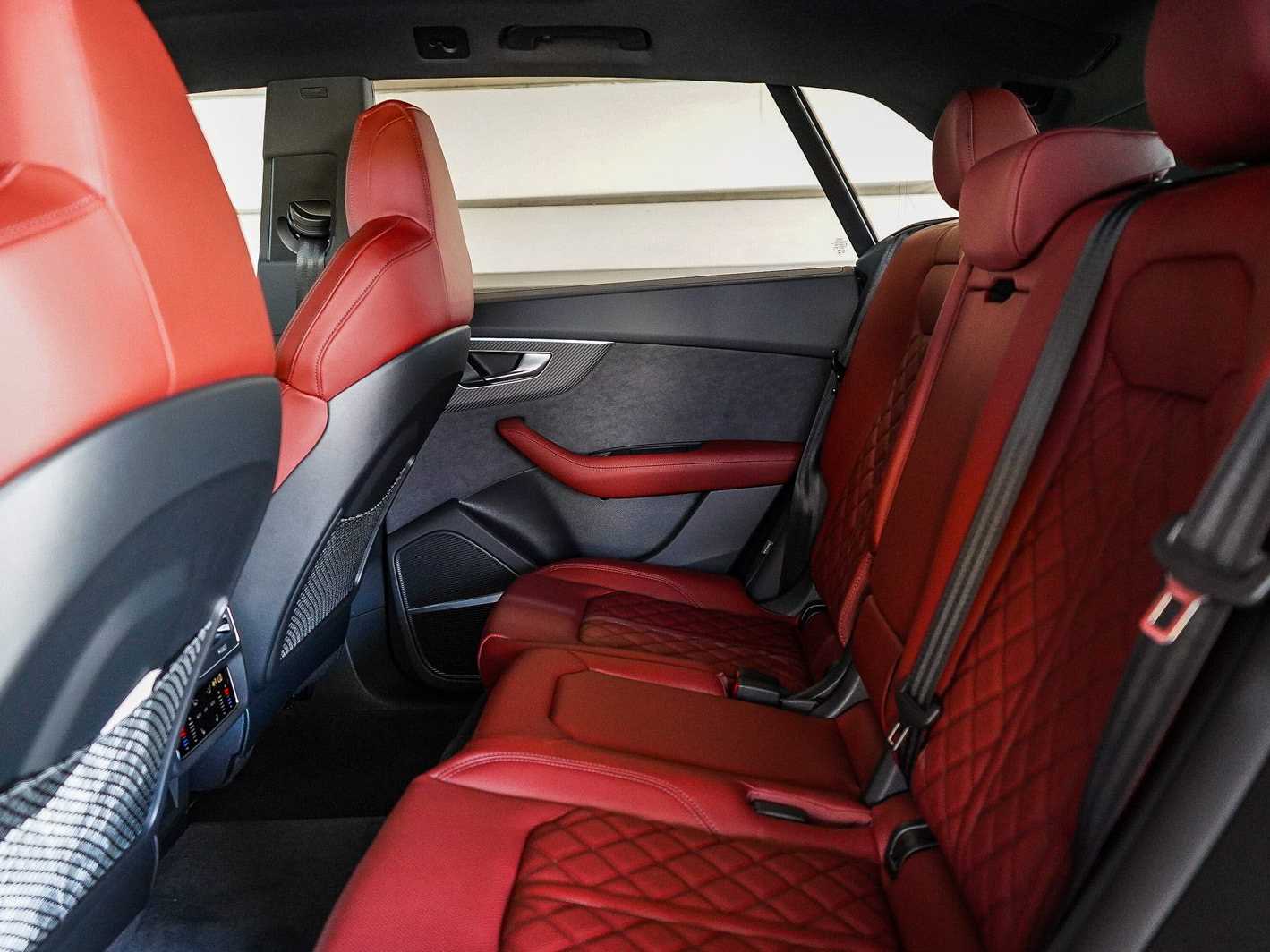 Thumbnail: 2026 Audi SQ8 - 18