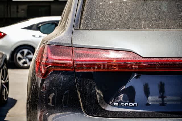 Thumbnail: 2022 Audi e-tron - 9