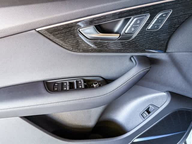 Thumbnail: 2025 Audi Q7 - 22