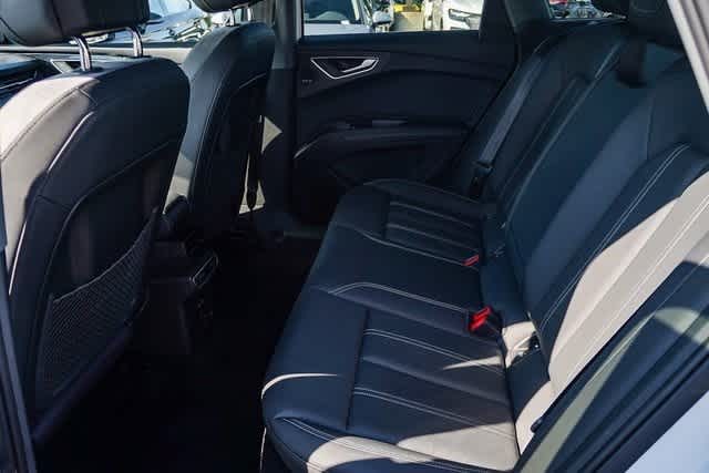 Thumbnail: 2023 Audi Q4 e-tron - 20